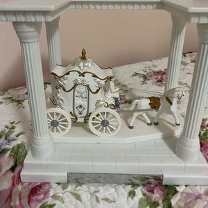 Cinderella Wedding Cake Topper, White, Gold, EUC!